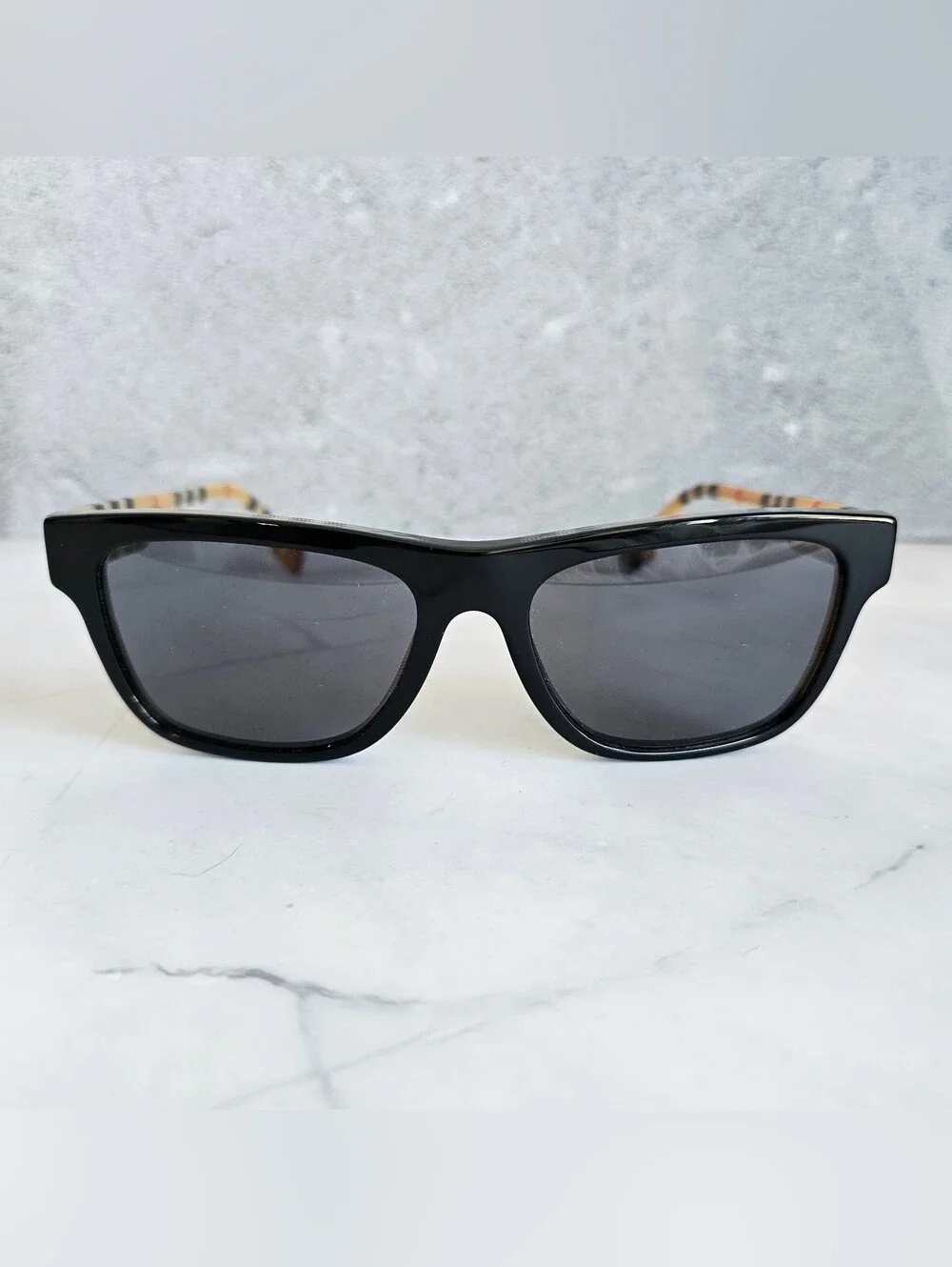 Burberry black wayfarers