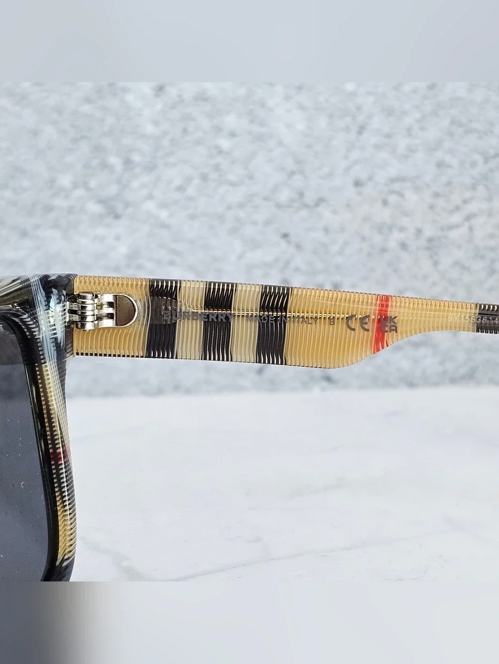Burberry black wayfarers