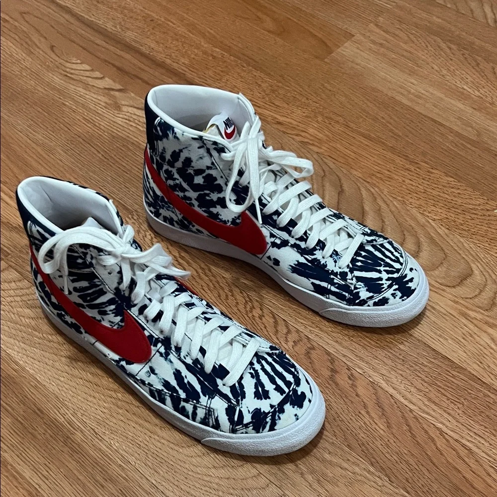 Nike Men’s High-Top Sneakers White Navy with Red Swoosh