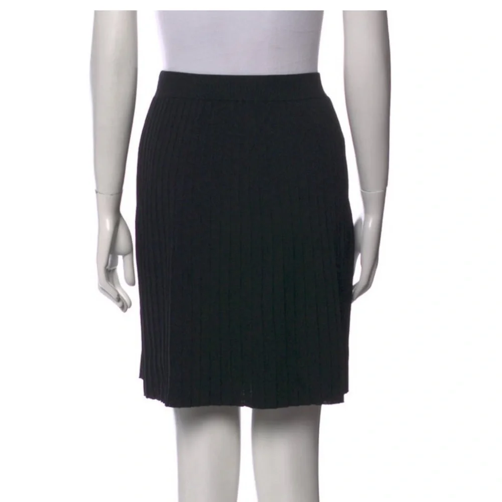 St. John chic black