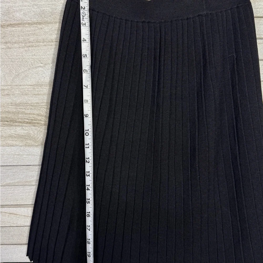 St. John chic black