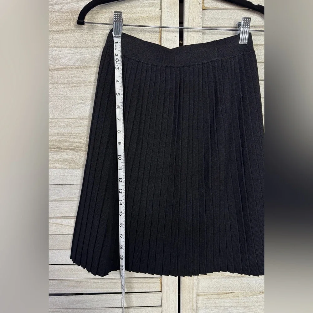 St. John chic black