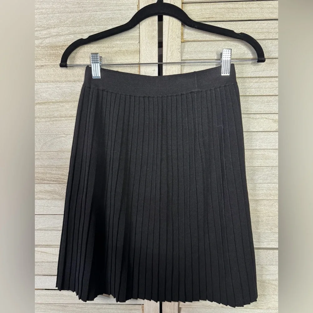St. John chic black