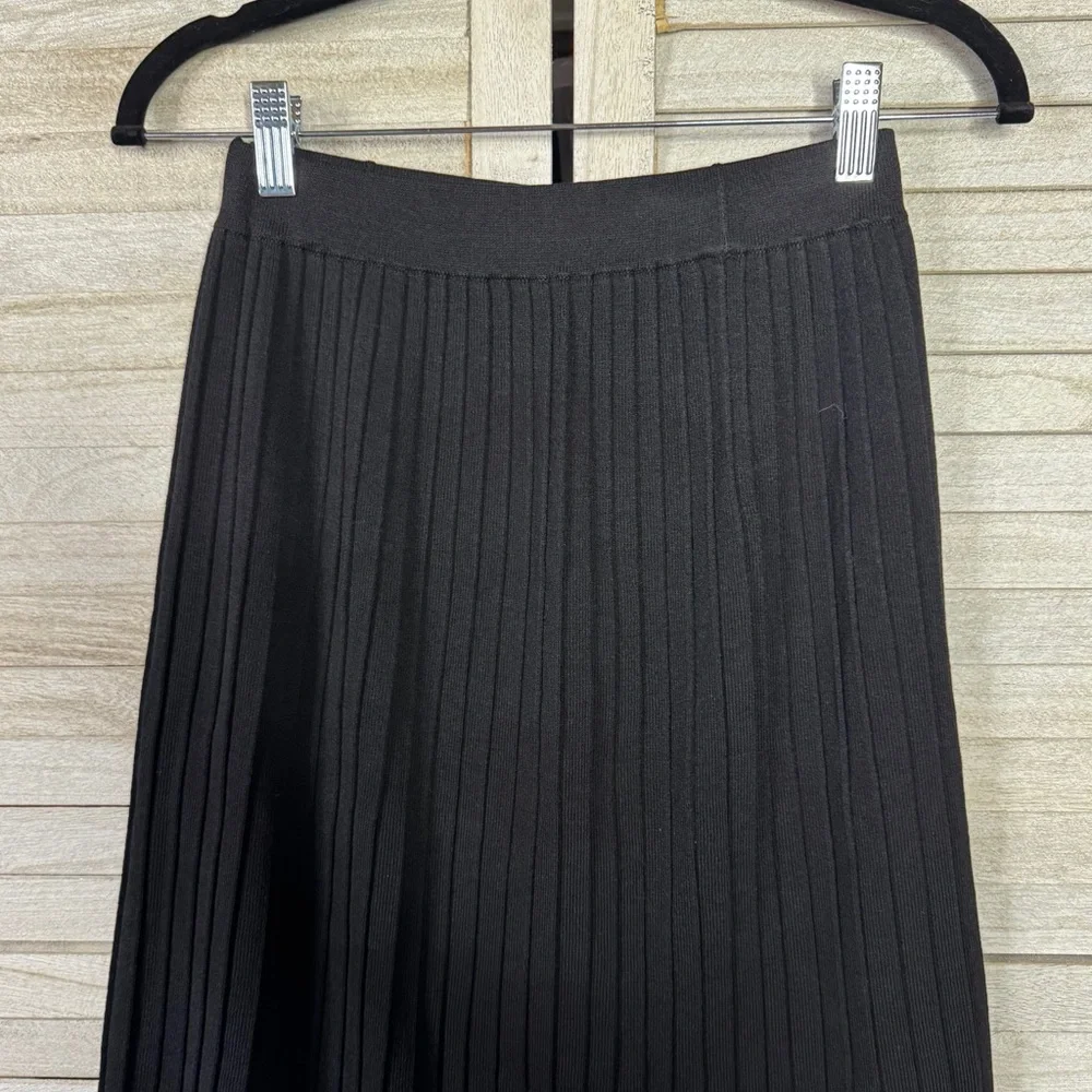St. John chic black