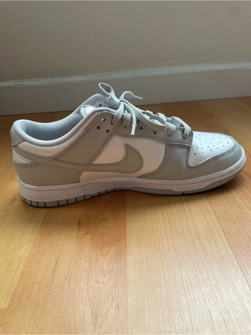 Nike Low-Top Sneakers in White and Light Gray