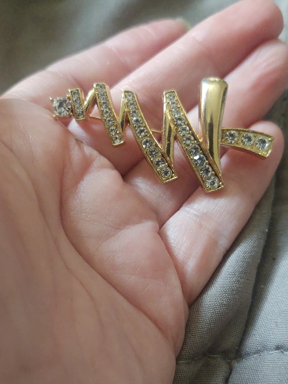 N/A elegant gold