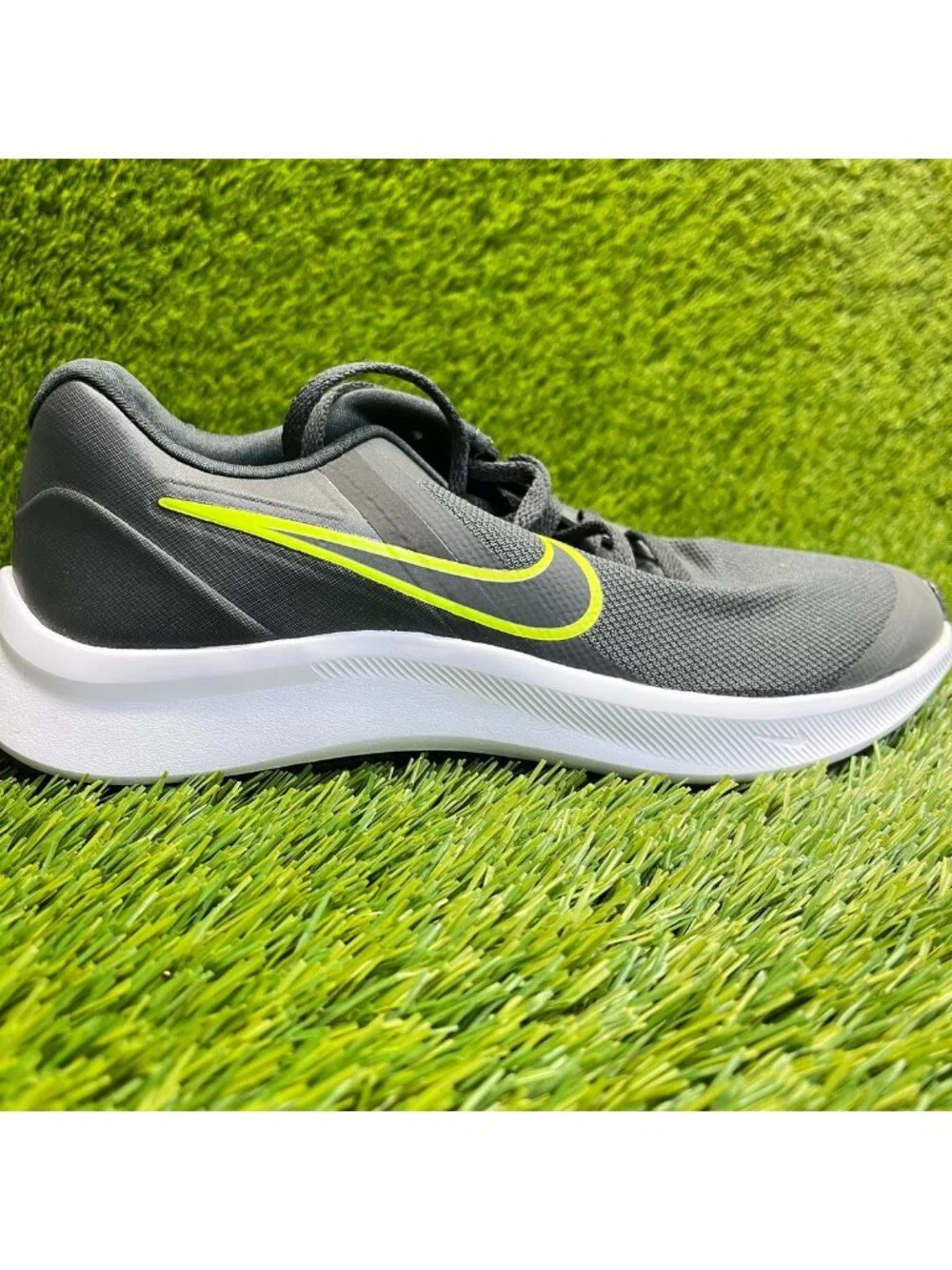 Nike Star Runner 3 GS Dark Smoke Gray Green Boys Size 6Y Running Shoes Sneakers