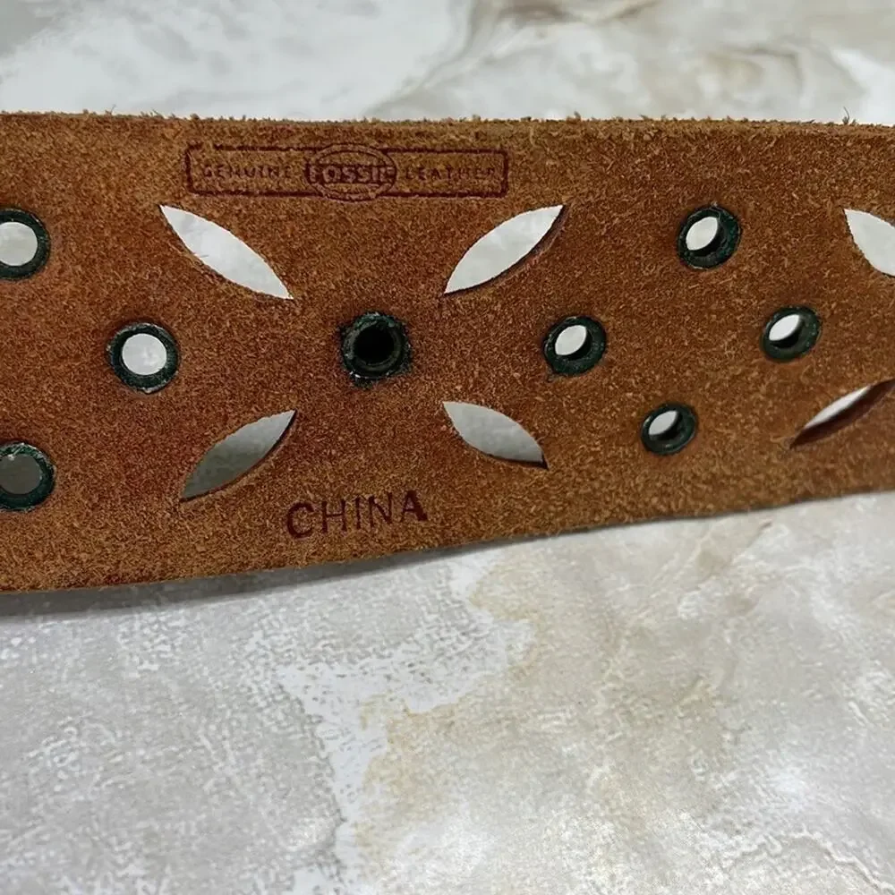Fossil dye cut