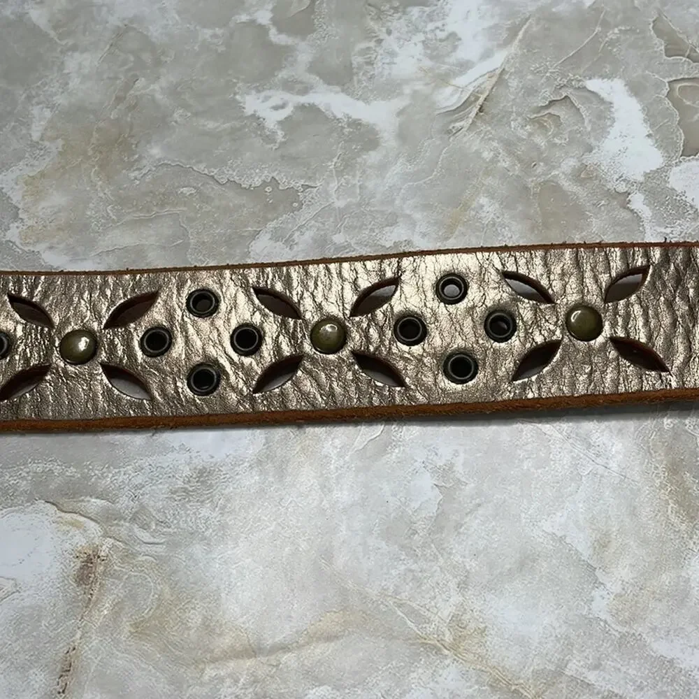 Fossil dye cut