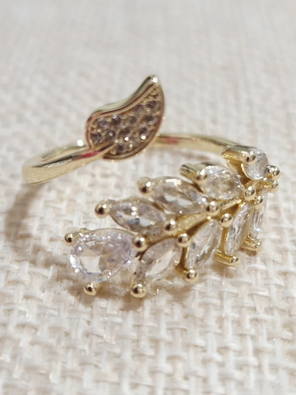 N/A elegant gold