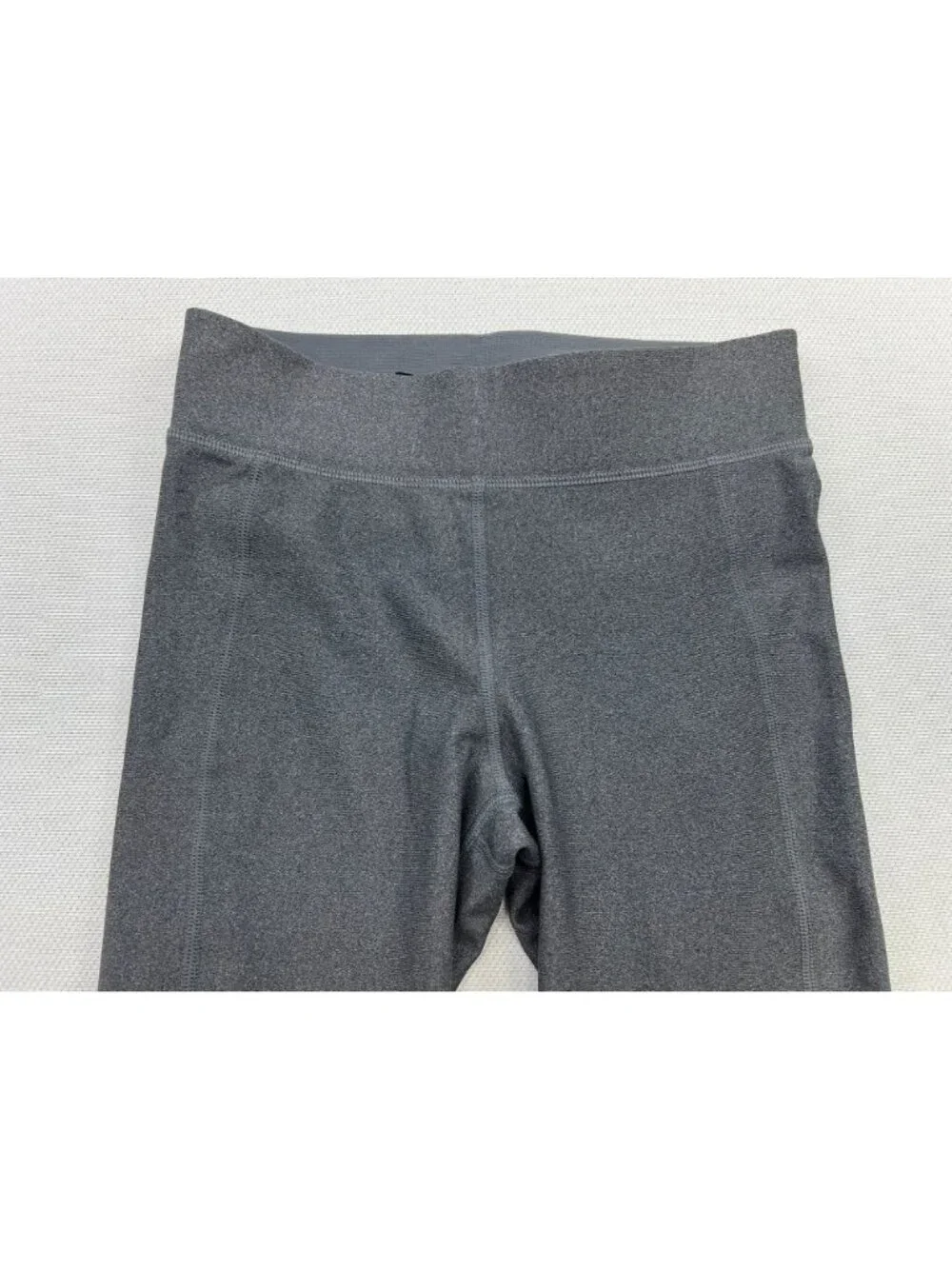 Under Armour Women's HeatGear Armour Capri Leggings Stretch Size S Gray Solid