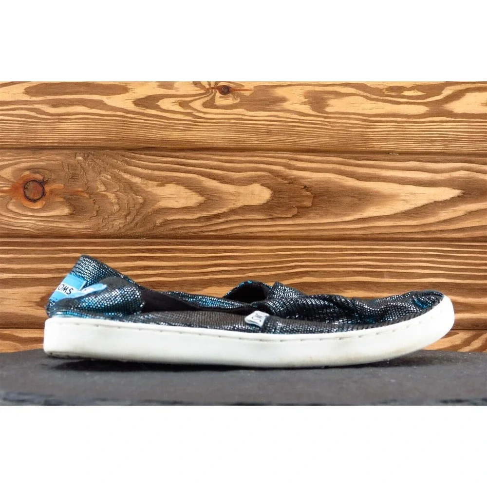 Toms has policies style