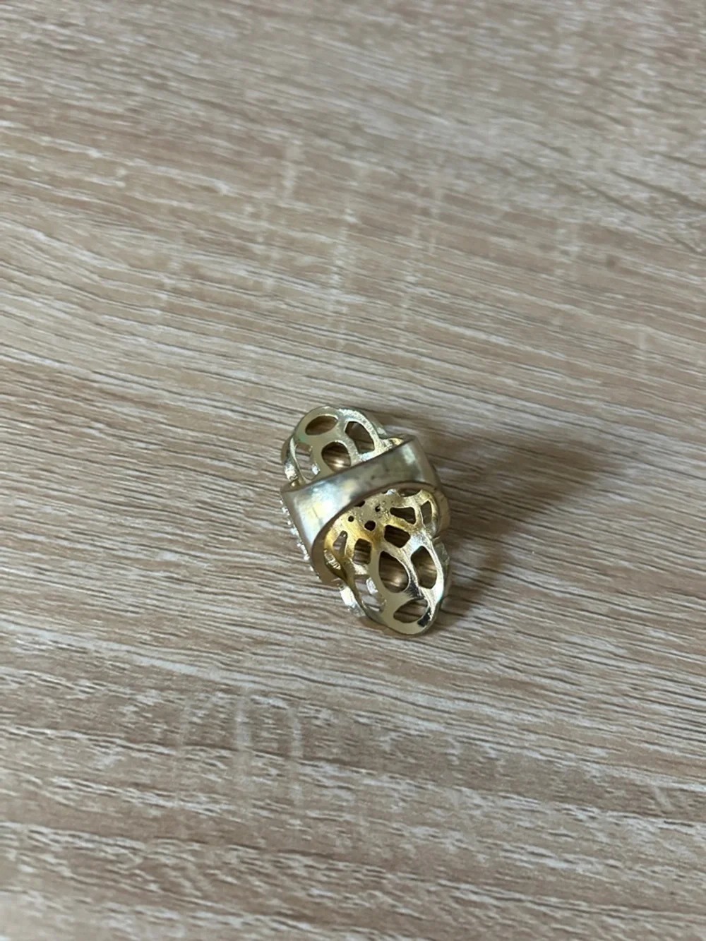 N/A elegant gold
