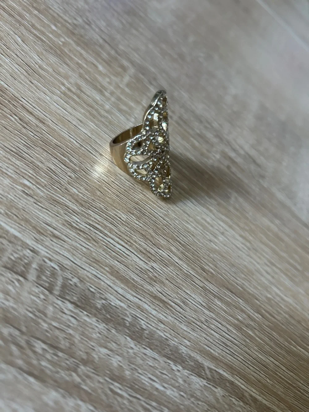 N/A elegant gold