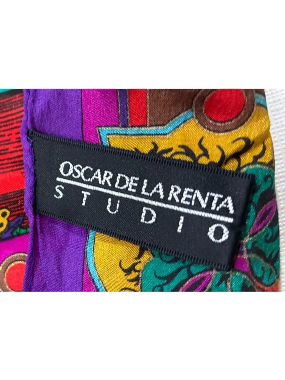 Oscar de la Renta this vibrant