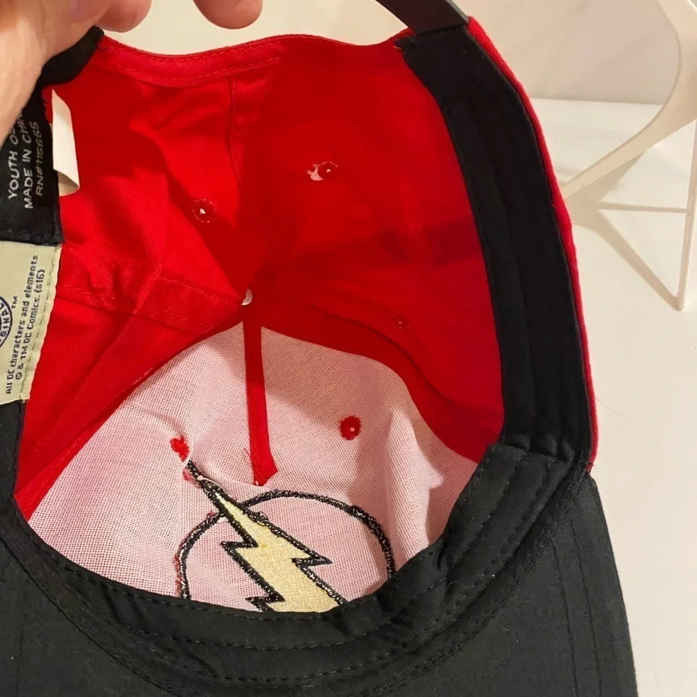 DC Comics hat snap comics