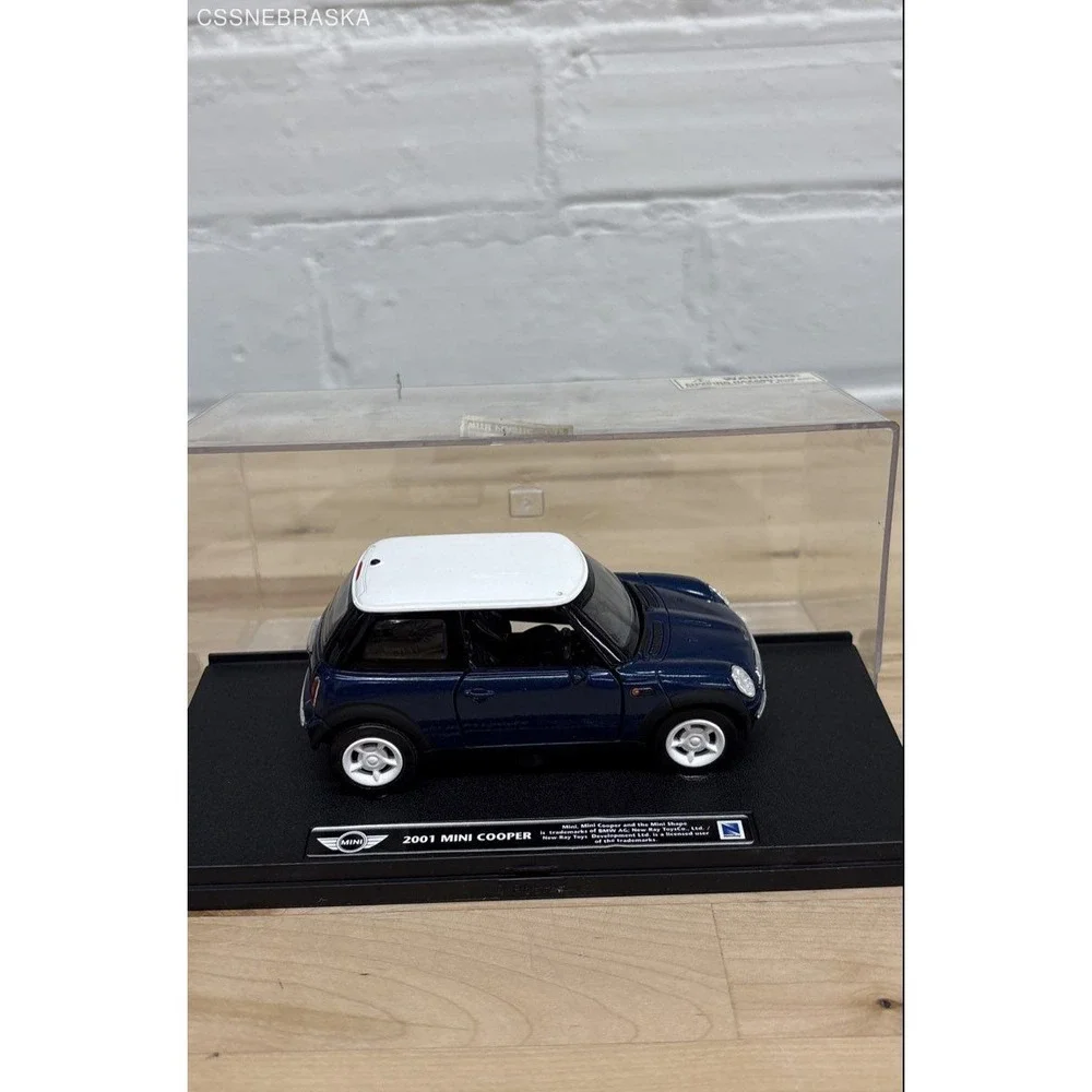 Bburago blue white