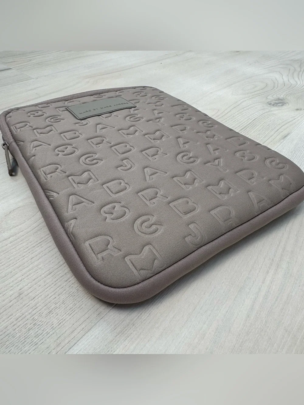 Marc By Marc Jacobs device construction