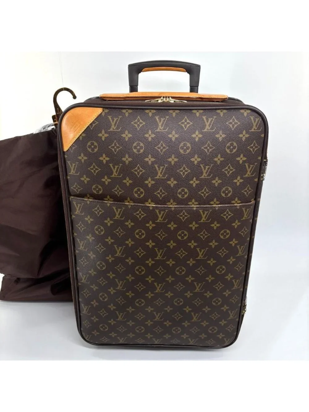 Louis Vuitton exhibited damage cm