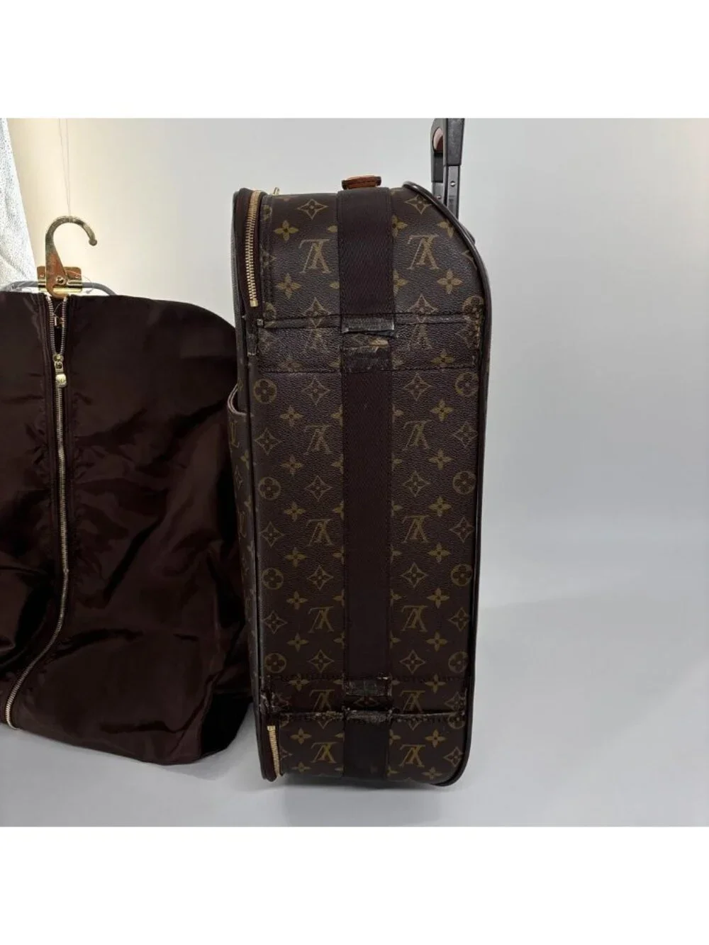 Louis Vuitton cm tires presentation