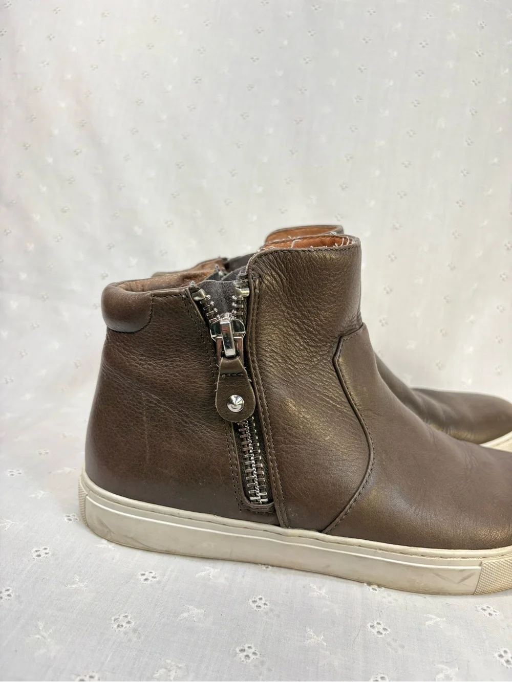 gentle souls zipper chukka traction