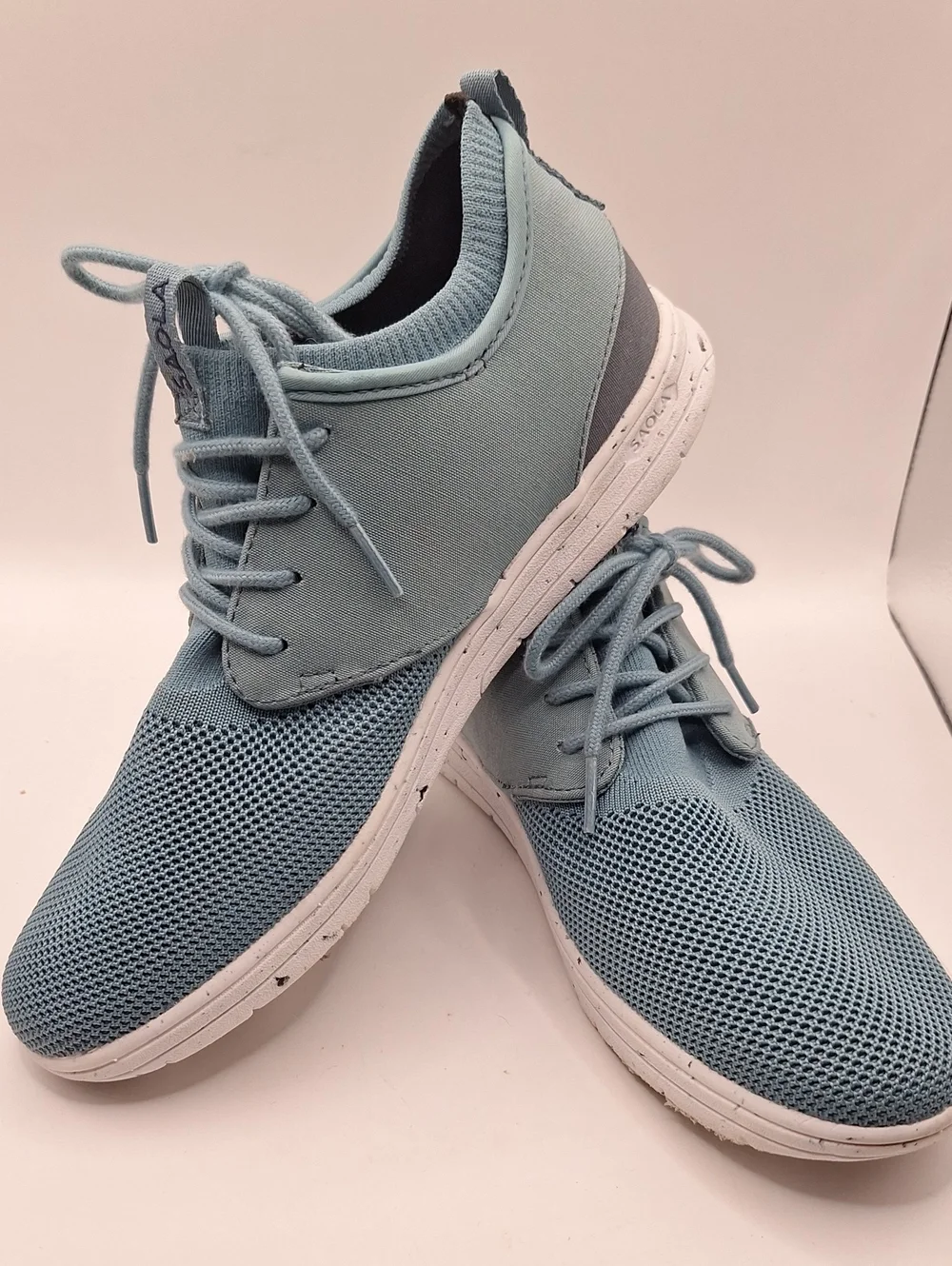 Saola light blue