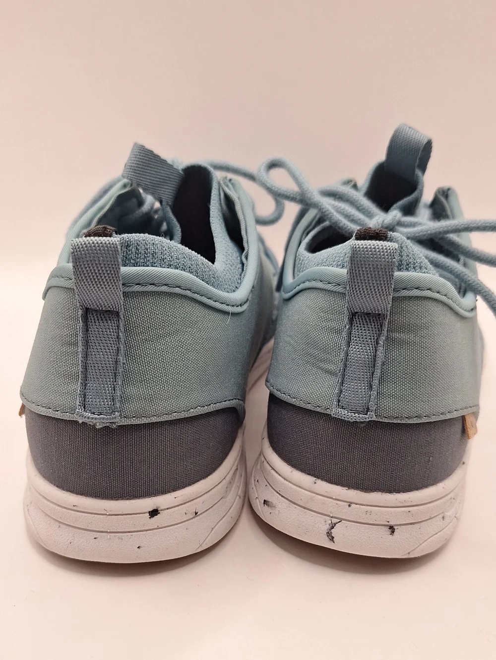 Saola light blue