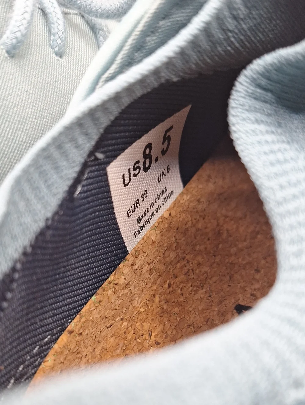 Saola light blue