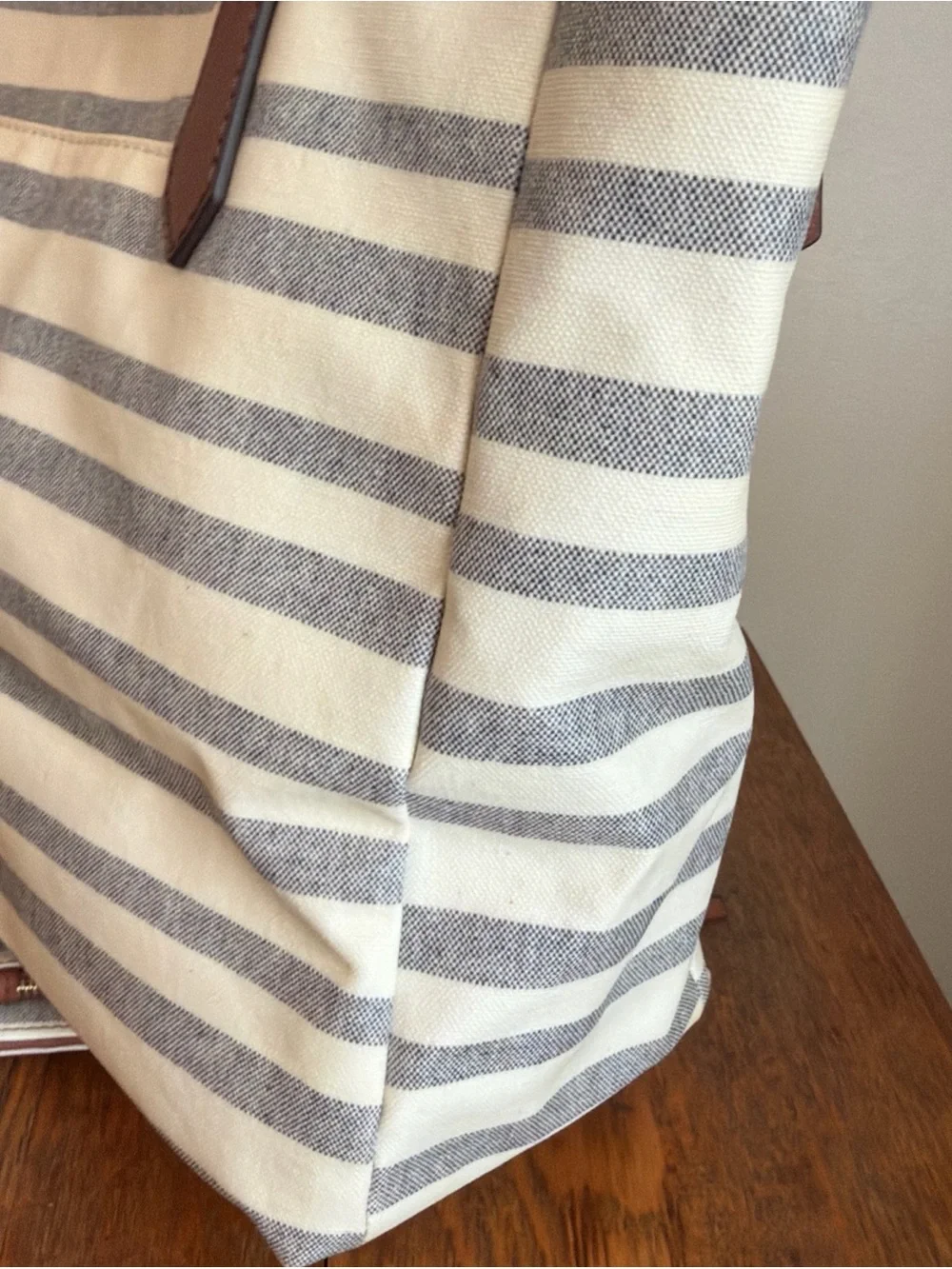 Fossil tote x11”x5” striped