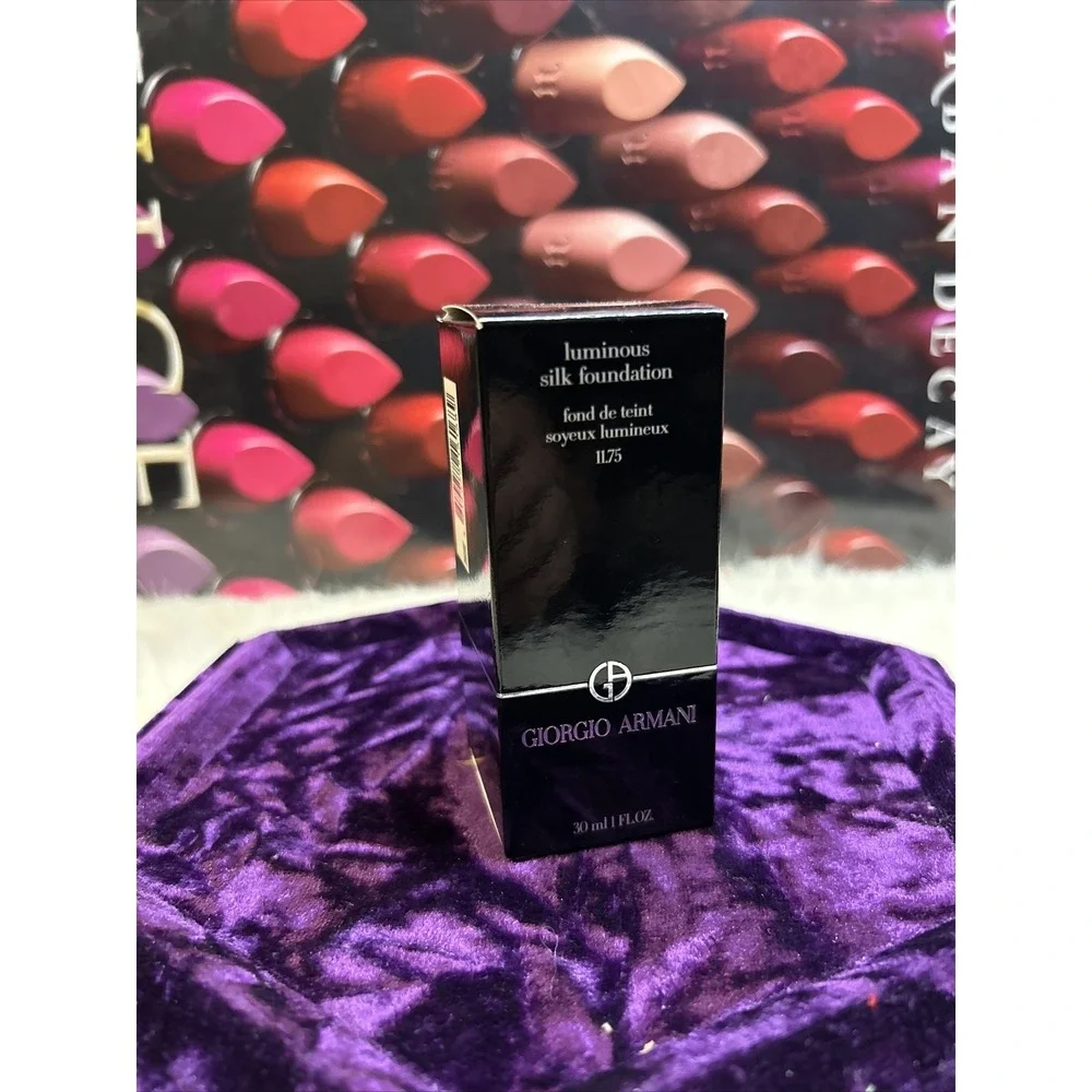 Giorgio Armani Luminous Silk Foundation  1oz/30ml New With Box —11.75‎ Shade
