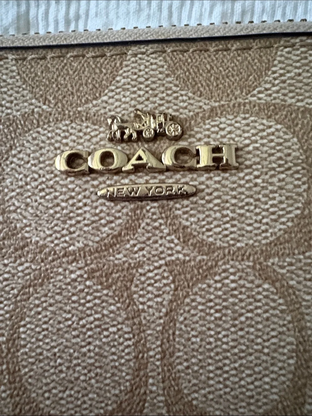 Coach zip around