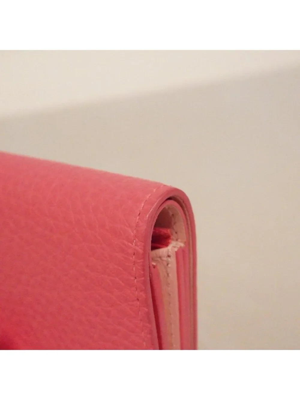 Louis Vuitton Wallet Taurillon LV Vertical CP Fuchsia
