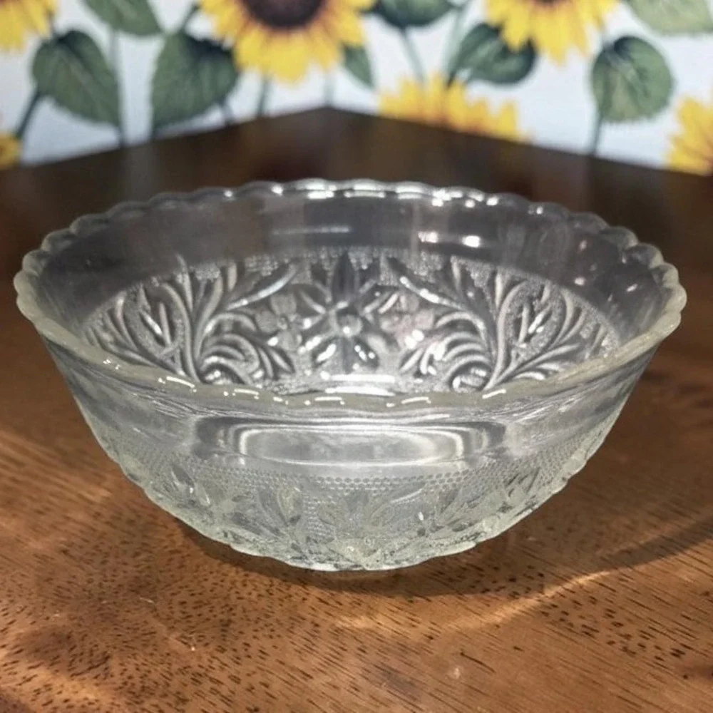 Anchor Hocking Clear Sunflower Serving Bowl, Vintage Pressed Glass‎ Centerpiece