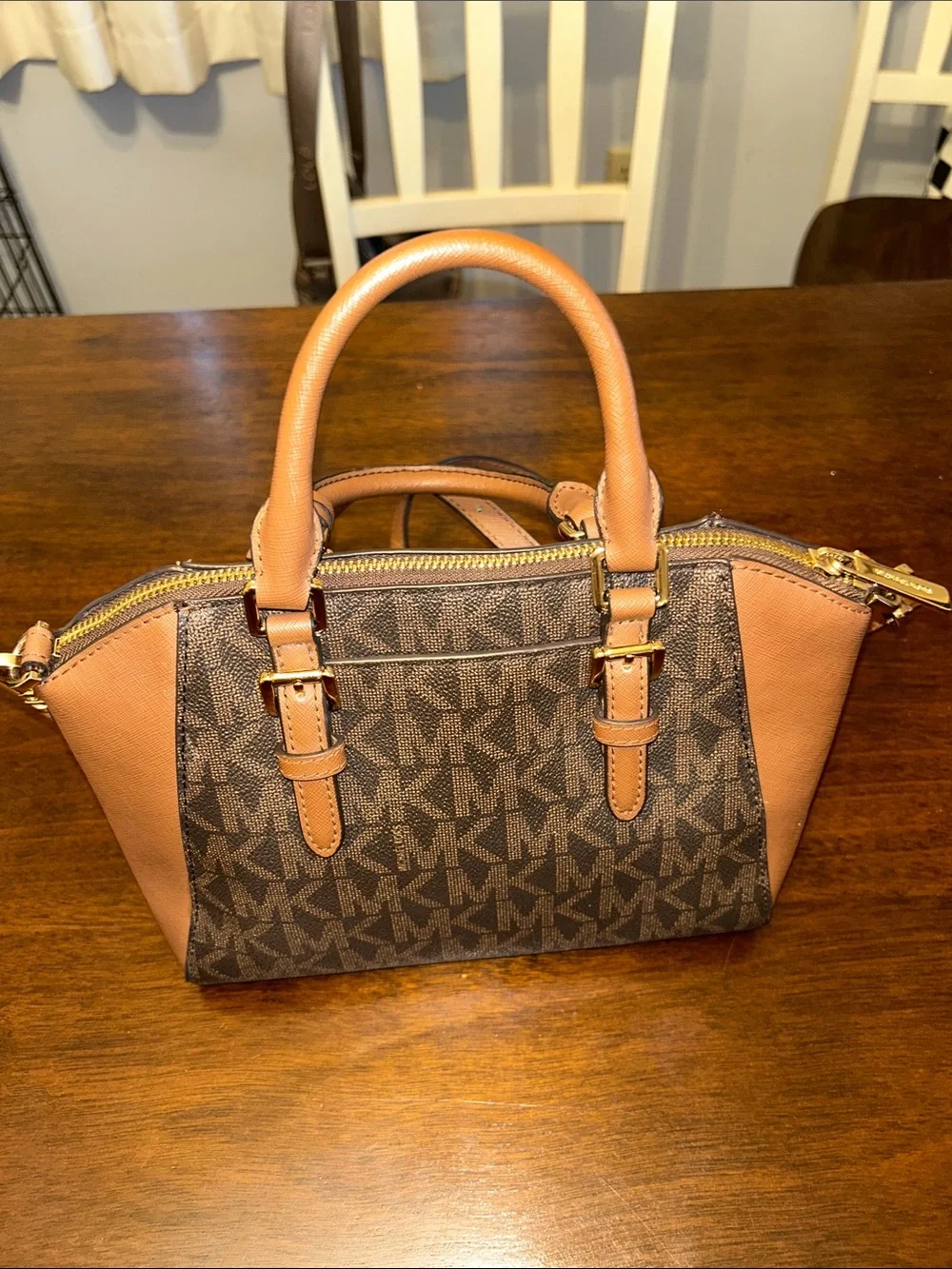 Michael Kors mk signature