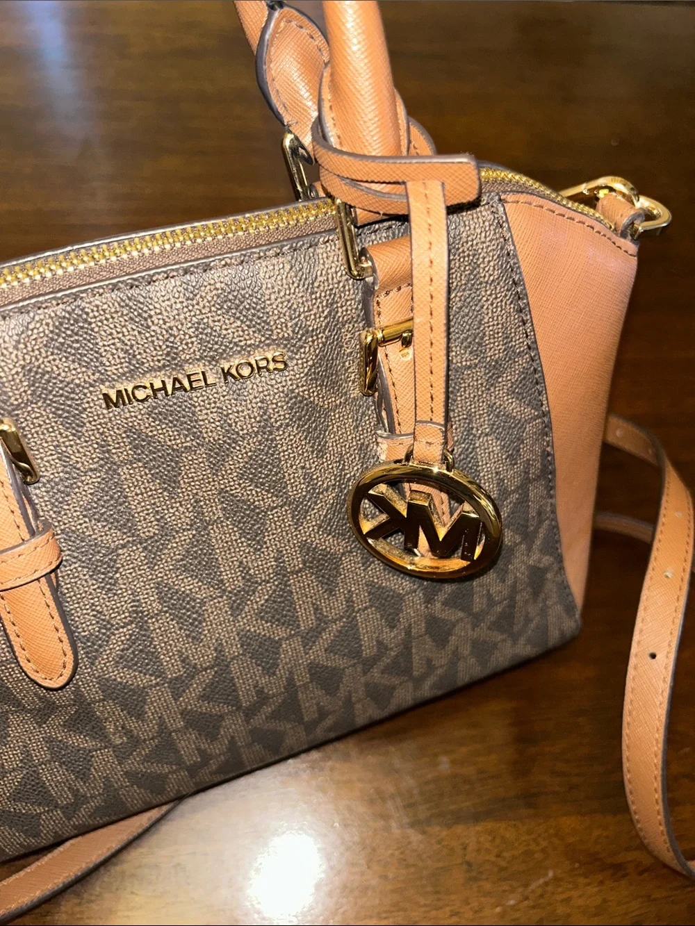 Michael Kors mk signature