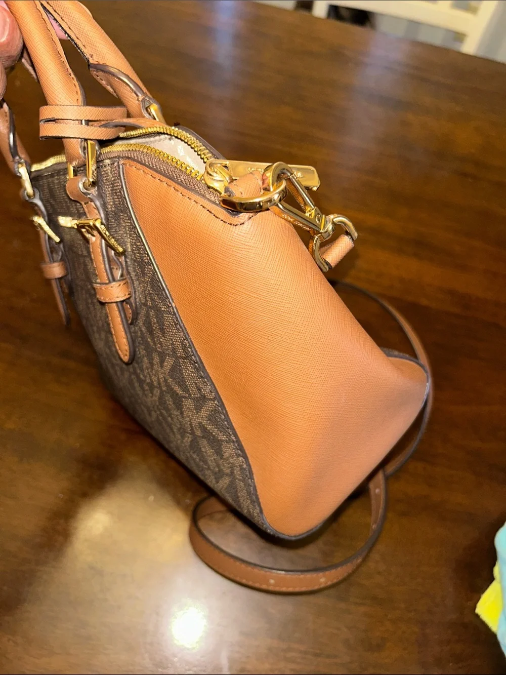 Michael Kors mk signature
