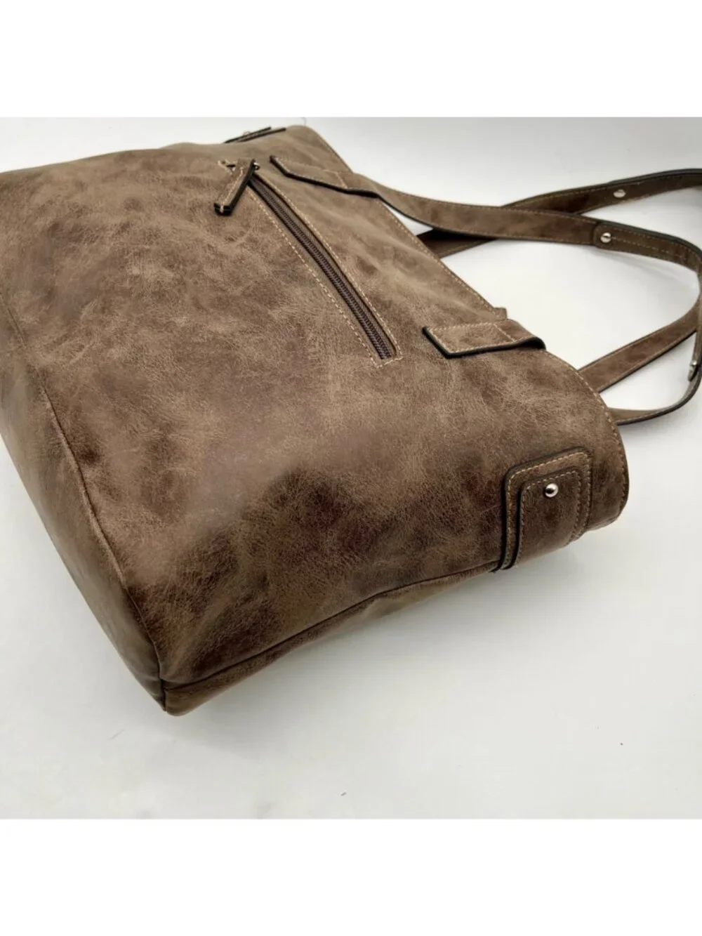 Rosetti features rich