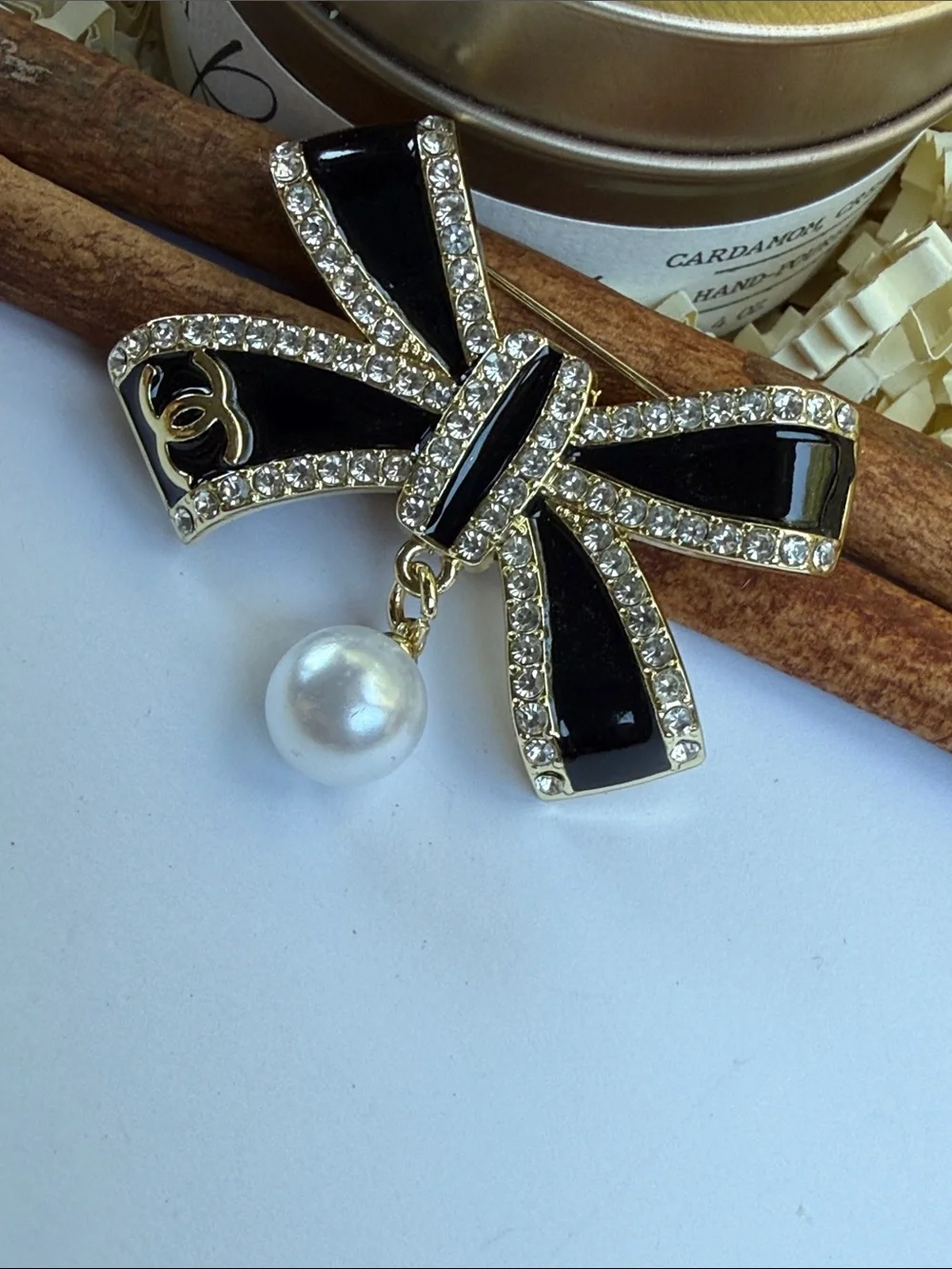 Fashion Jewelry Black Enamel Bow Brooch with Pearl Drop