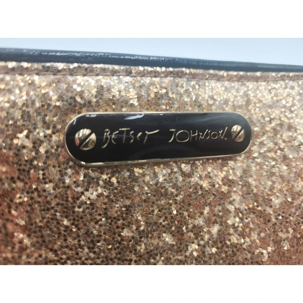 BETSEY‎ JOHNSON GOLD GLITTER SPARKLE WALLET ZIP UP