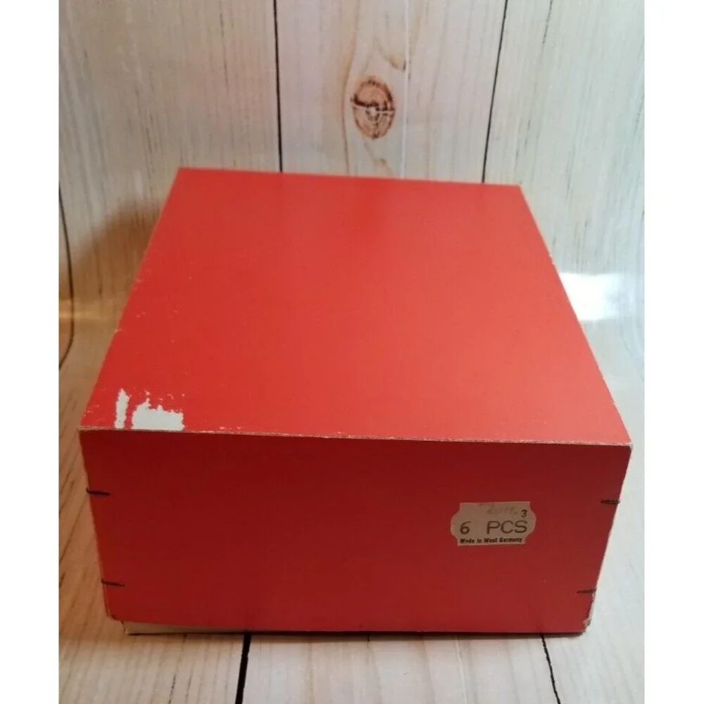 Unbranded vintage holiday