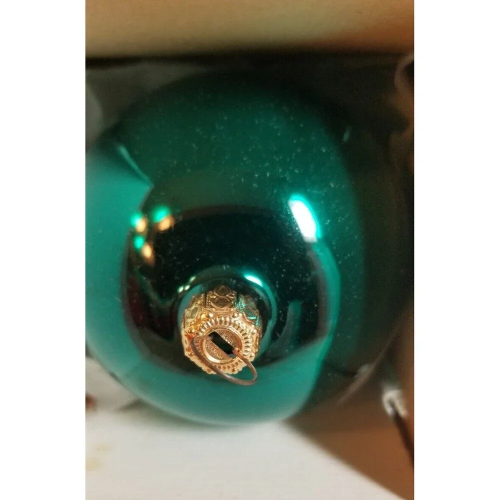 Unbranded vintage holiday