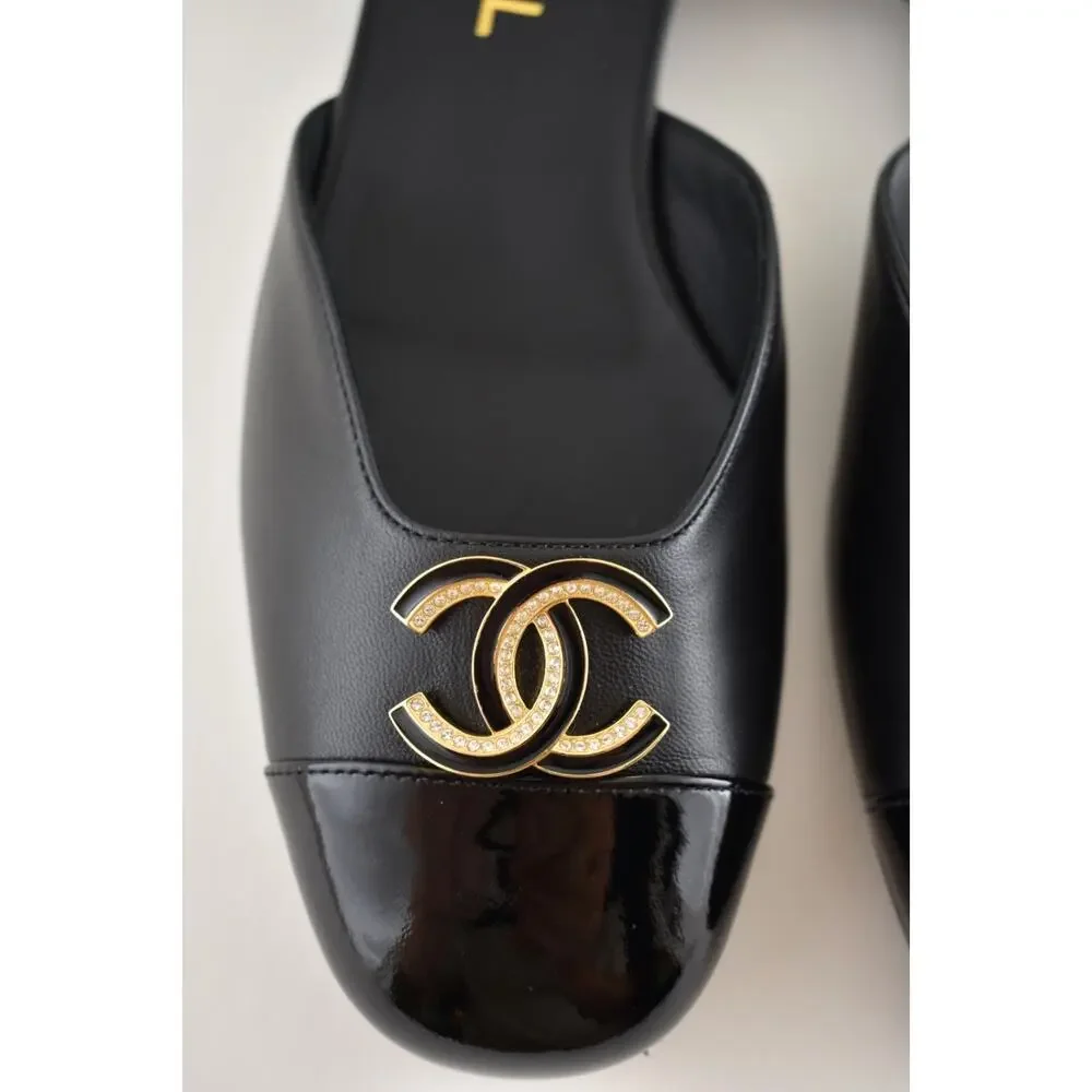 CHANEL 25p black