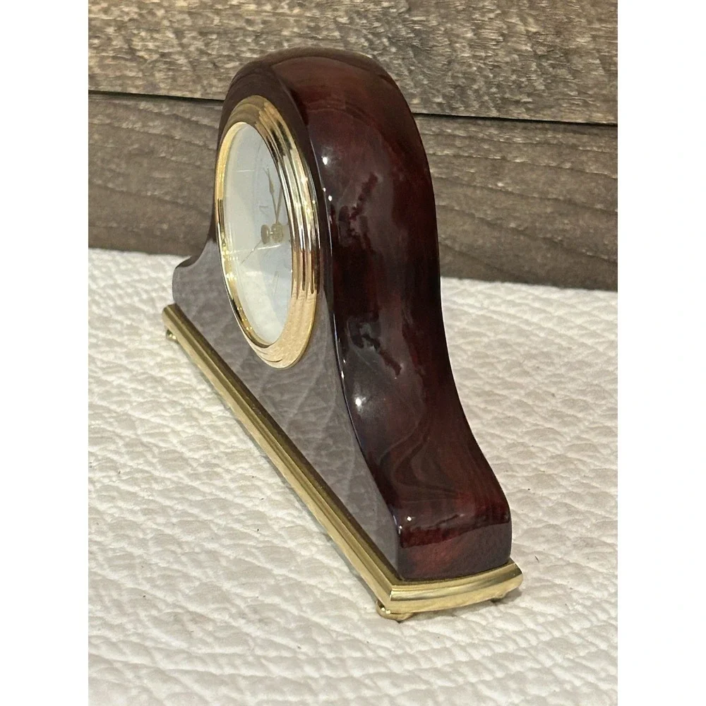 Vintage‎ Cherry Wood Grain Danbury Mantel Clock with Gold Tone Accents