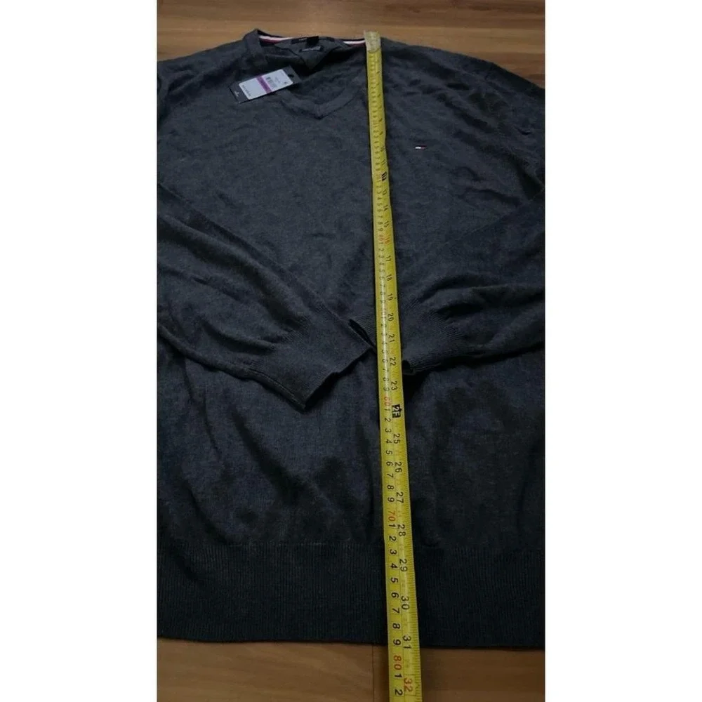 Mens NWT Tommy Hilfiger V-Neck Cotton Business Casual‎ Solid Gray Sweater