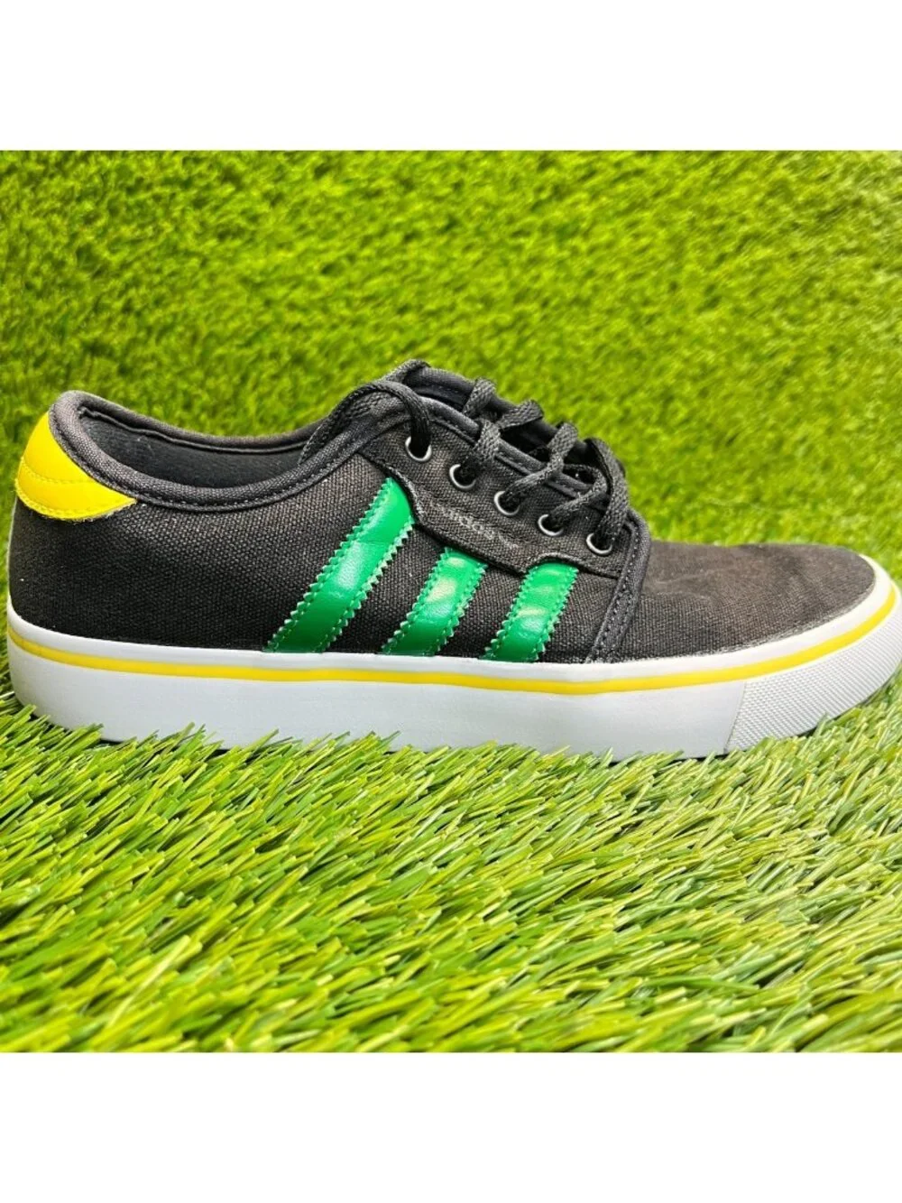 Adidas Seeley Boys Size 4Y Black Green White Athletic Running Shoes Sneakers