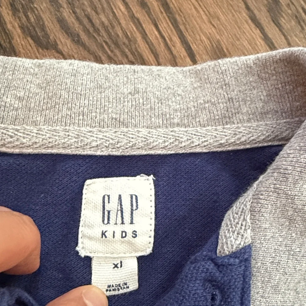 GAP polo bold
