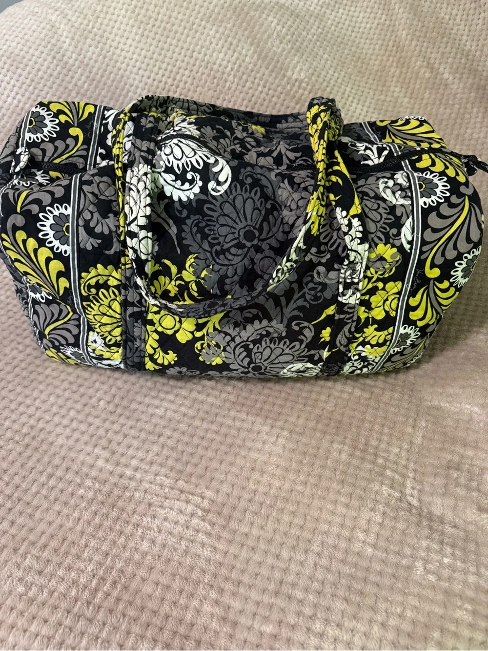 Vera Bradley zip eye