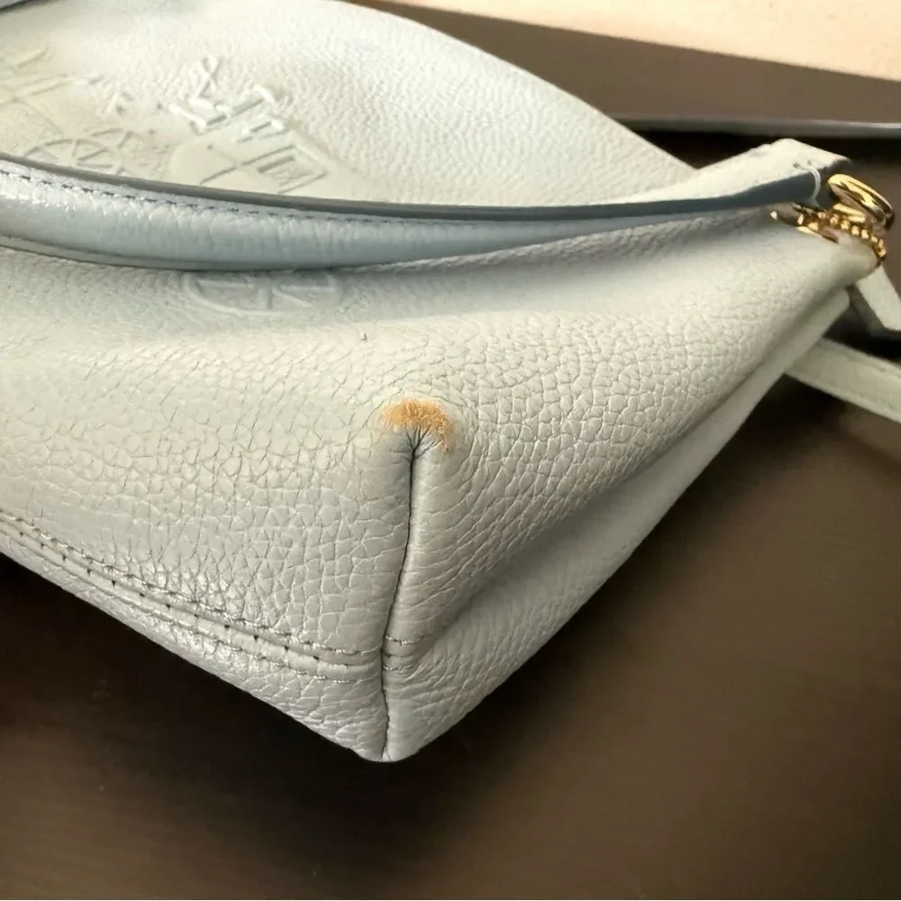 Coach carriage shoulder