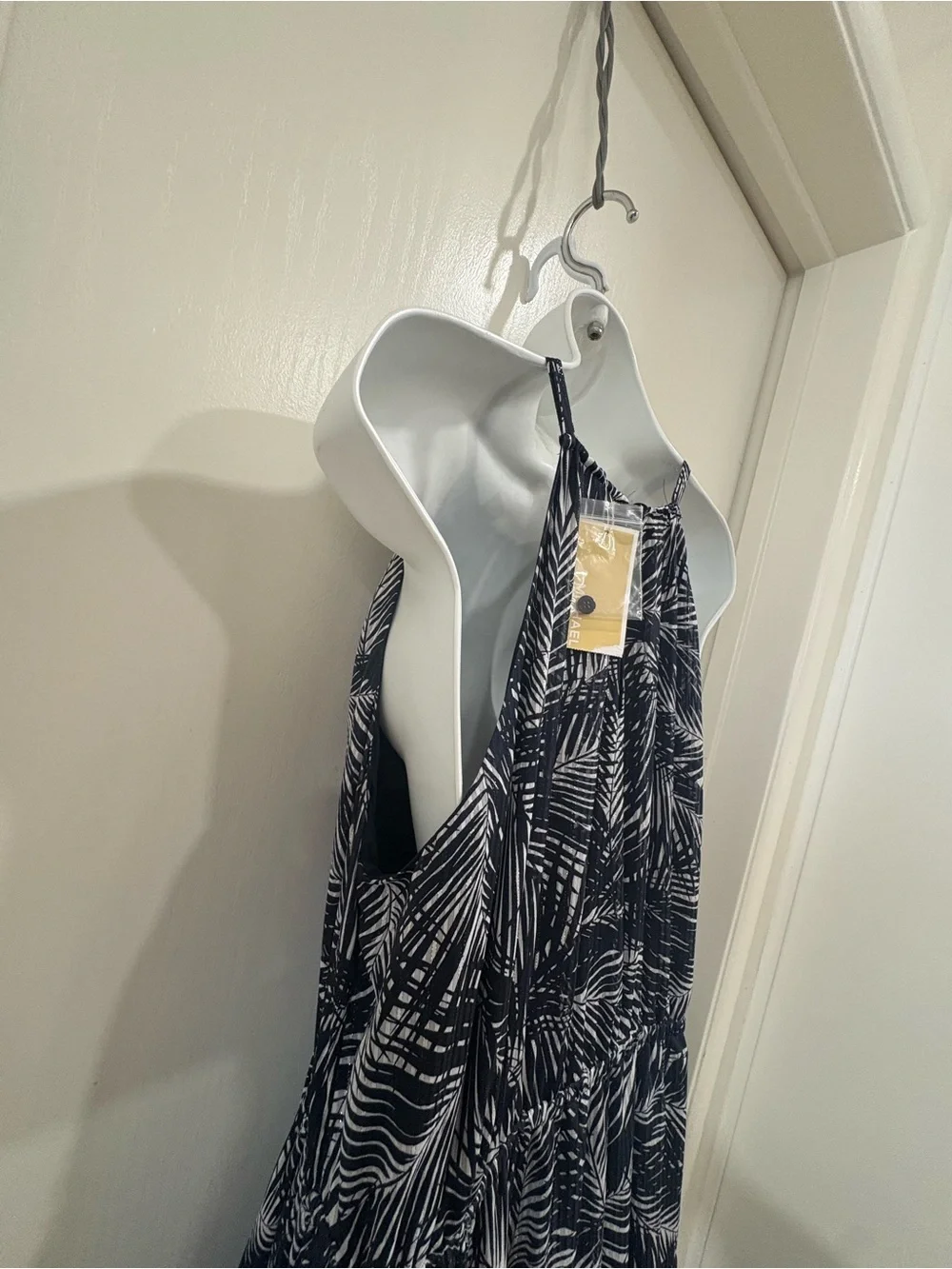 Tropical resort/vacation Sleeveless Palm-Print Maxi Dress in Navy and White