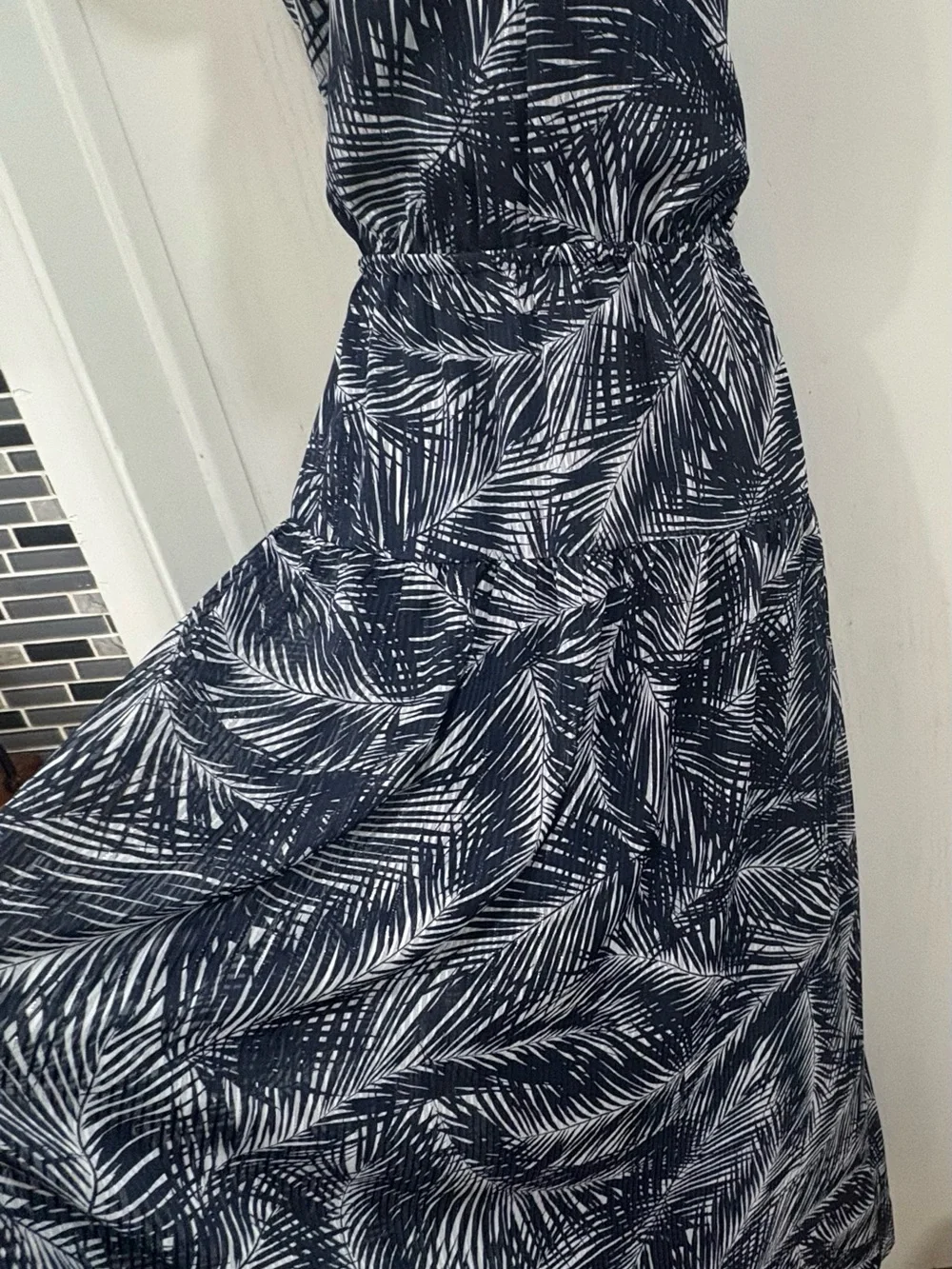 Tropical resort/vacation Sleeveless Palm-Print Maxi Dress in Navy and White
